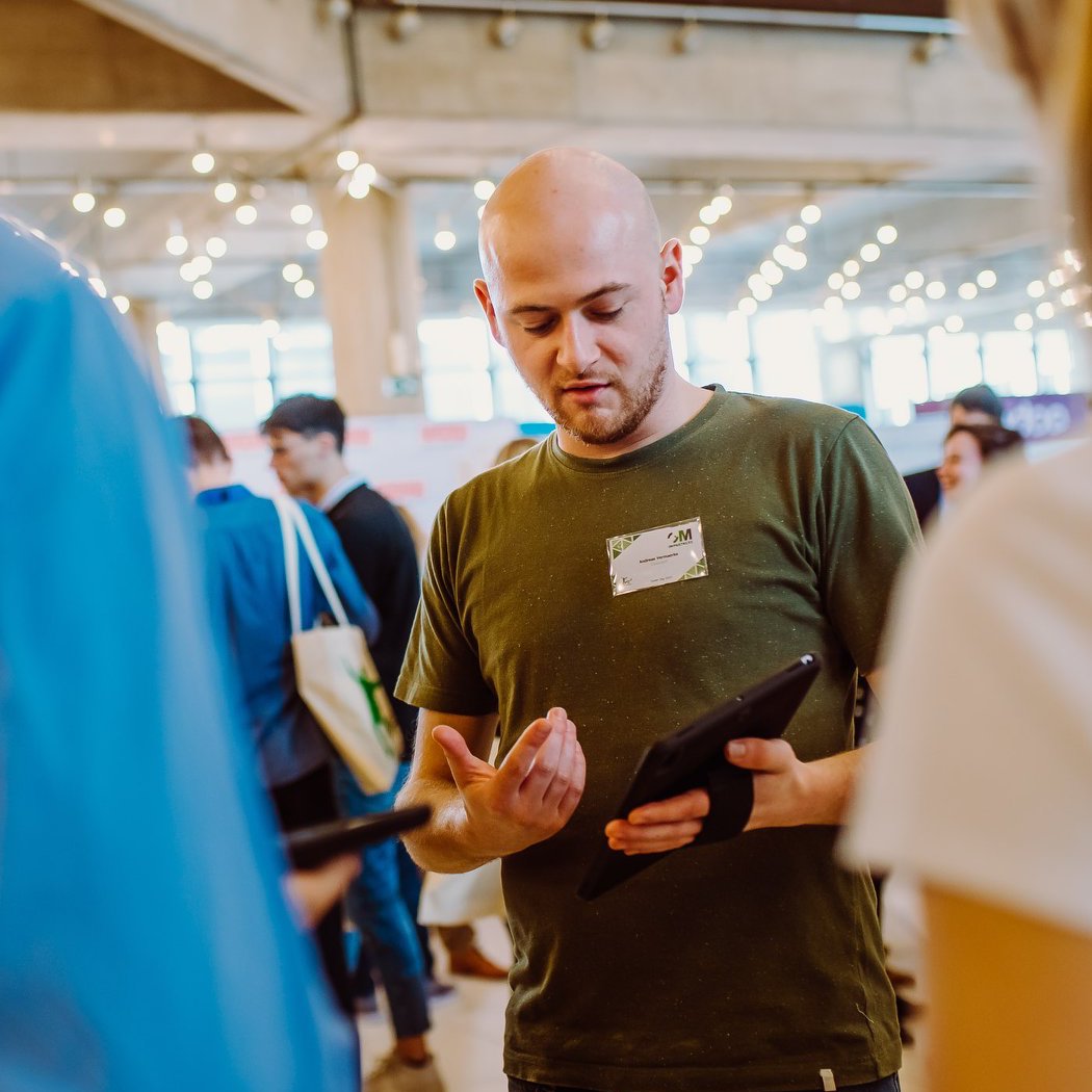 Recruiter looking at the connections made on his iPad